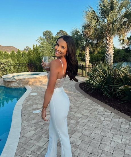 Allie Rosadino nude model photo