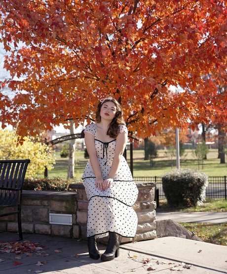 Alondra Larson model high quality pic