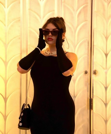 Alondra Larson hot actress photo