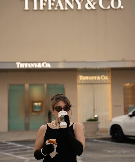 Alondra Larson model picture