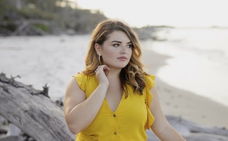 Alondra Larson sexy star images