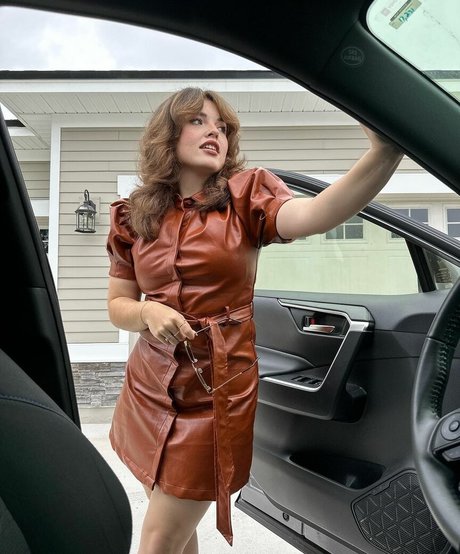 Alondra Larson pornographic actress photos