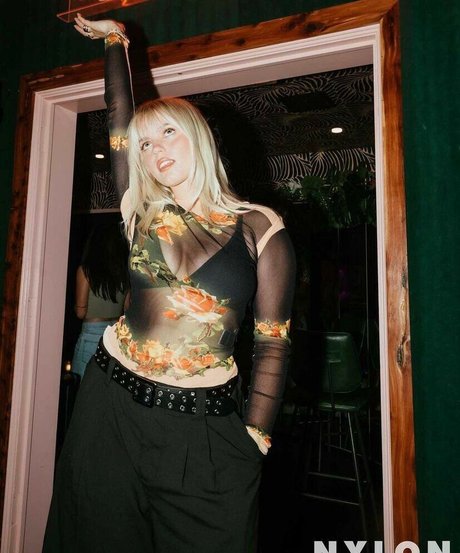 Renee Rapp nice actress photos