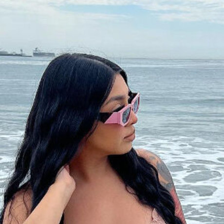 Zslaay model erotic pictures