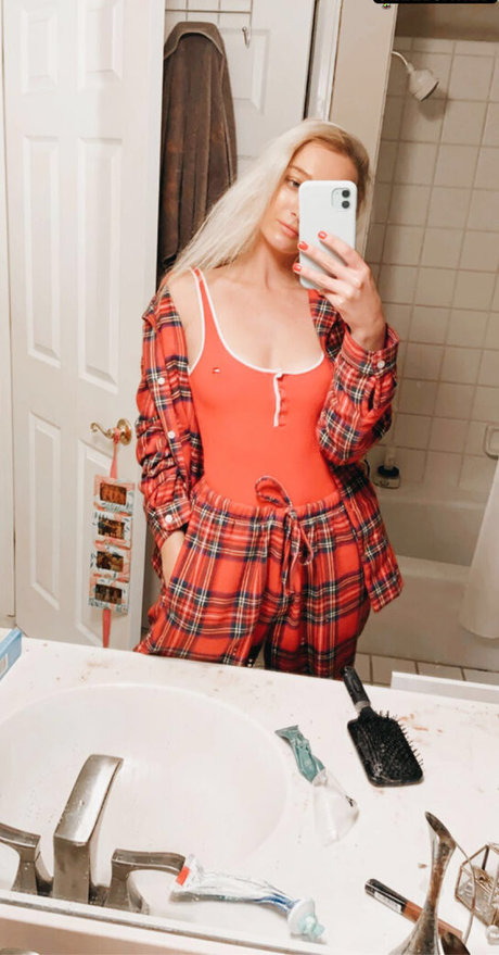 Zola Bzdek star xxx photos