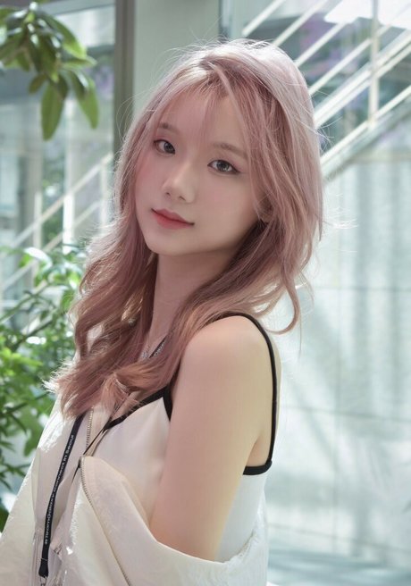 Spicyuuu model pretty pic