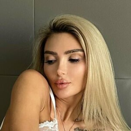 Kate Milevskaya star erotic pic