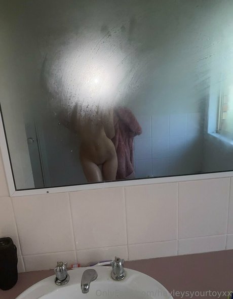 hayleysyourtoyxx model adult image
