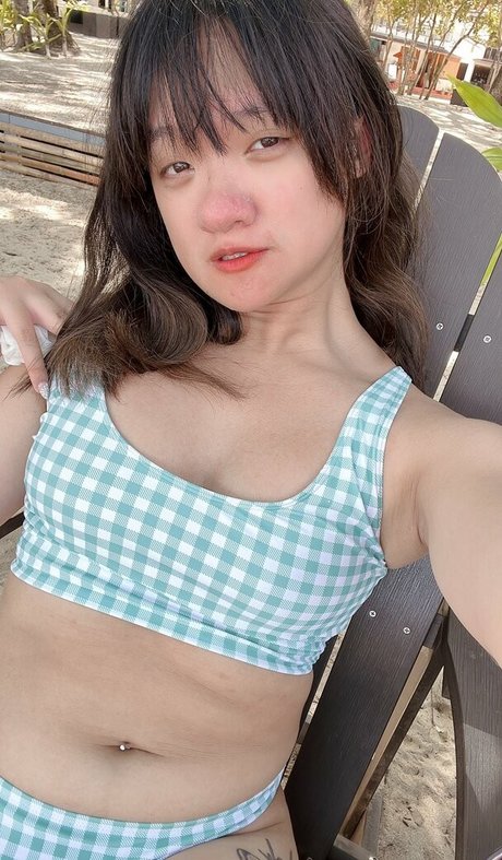 Yousoromi naked model picture