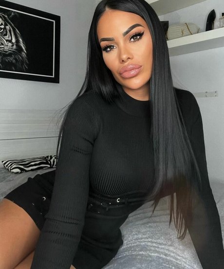 Iraya Bedmar art model img