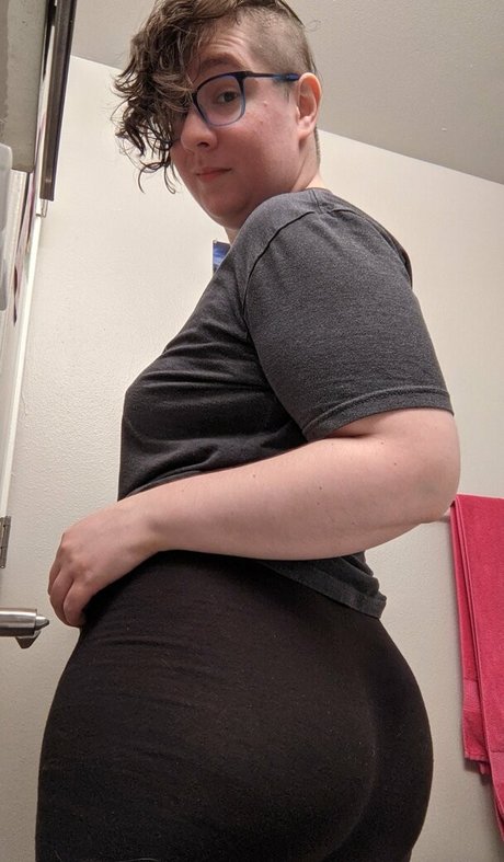 wednesdayeve free naked model pic