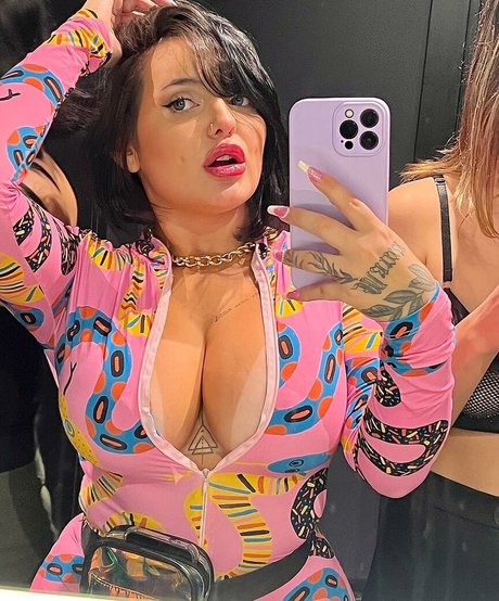 Pamela Suelem pretty model img