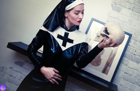 Ivy Divino pretty model pic