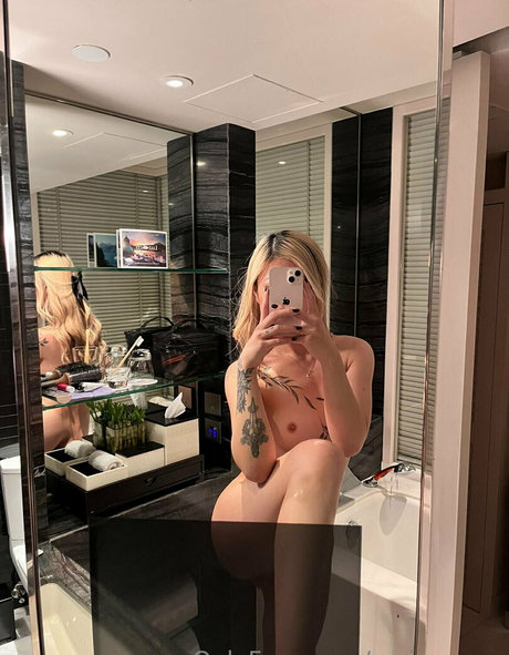 Sarina Song erotic pornstar photos