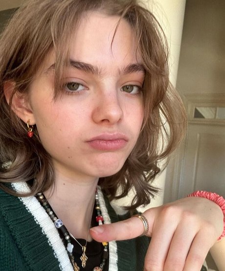 Isabel Myers adult model images