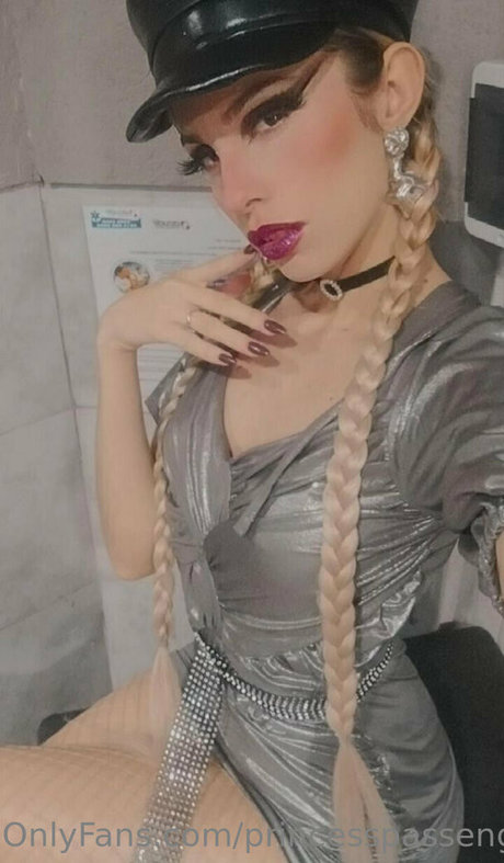 princesspassengerr model nude picture