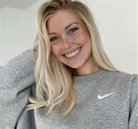 Rachel Dixon model naked pic