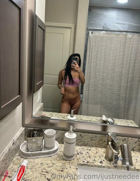 ijustneedee free star img