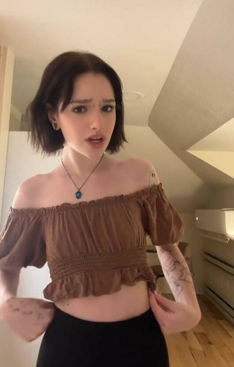 Pissflavoredlemonade erotic actress gallery