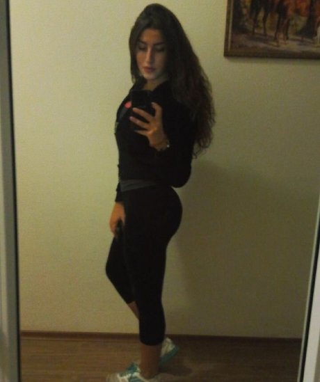 Valeriia Simavonian model free image