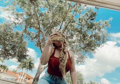 Trinity Charlton sexy model picture