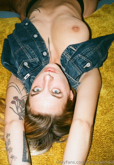 keterakete69 adult model image