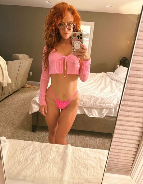 Dakota Blushing nudes star gallery