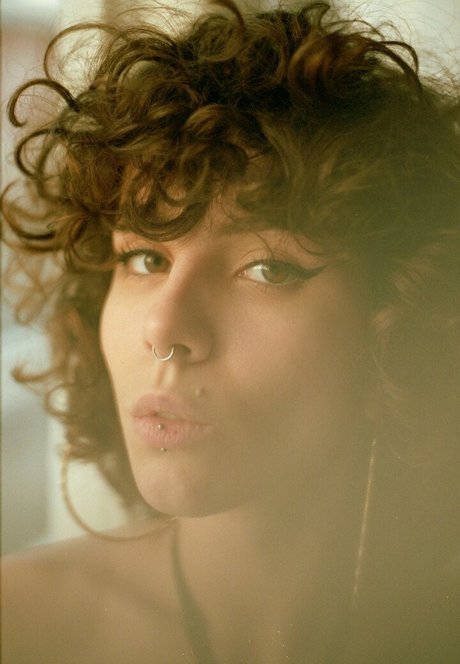 curlywiktoria high quality actress galleries