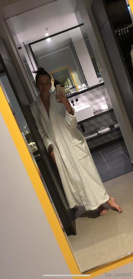 Sammy Walsh model nudes img