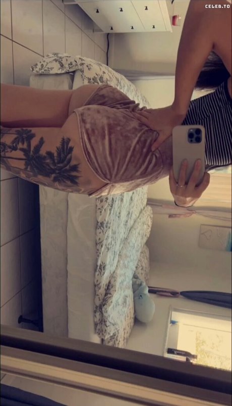 Chalina l pornographic model photo