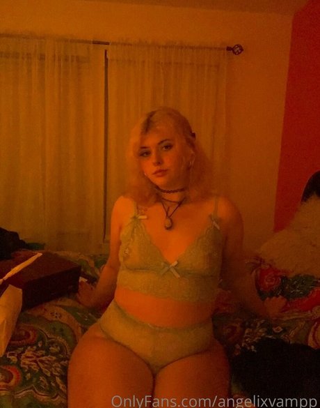 angelixvampp model naked img