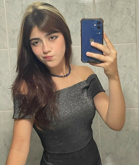 aangelarrochista model porn image