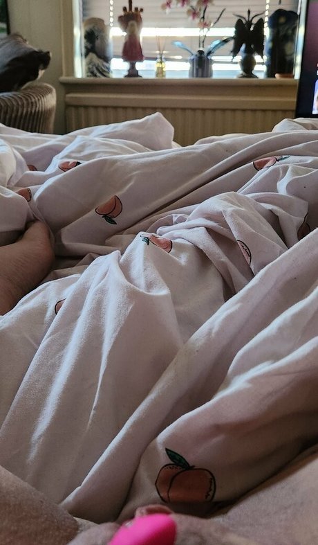 Gothicc Peach star top img