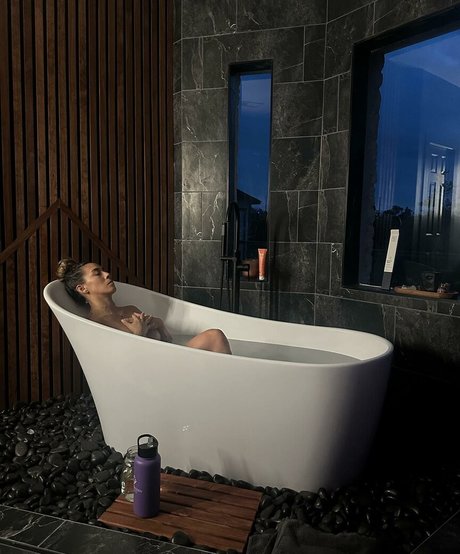 Hannah Eden Fitness model high quality photos