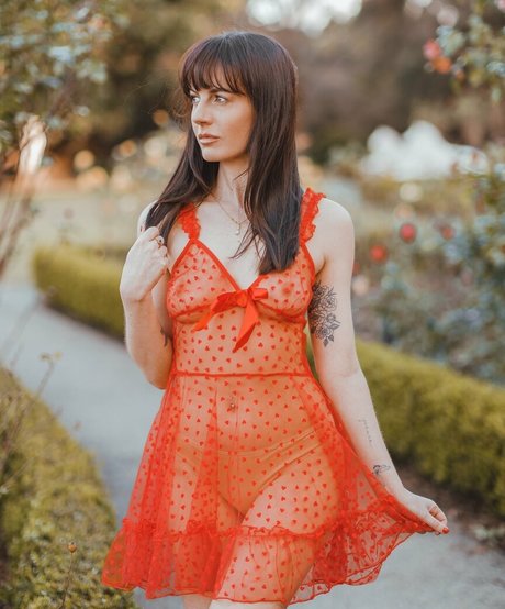 Ivy Rose Raven hot actress images