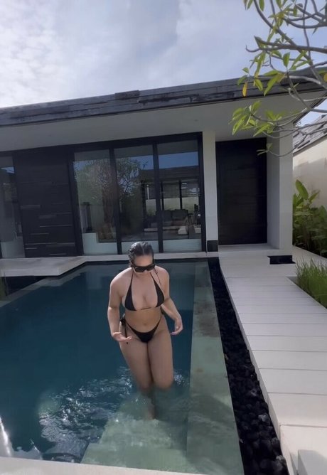 Demetria Obilor sexy model photos