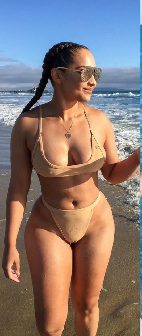 Demetria Obilor model art img