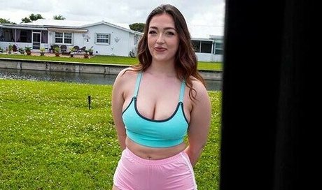 Cassie Lenoir hd pornstar gallery