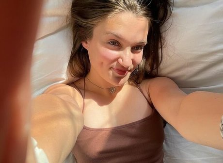 Skye Upshall xxx model photo