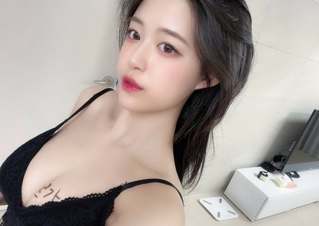 goinmul nude model picture