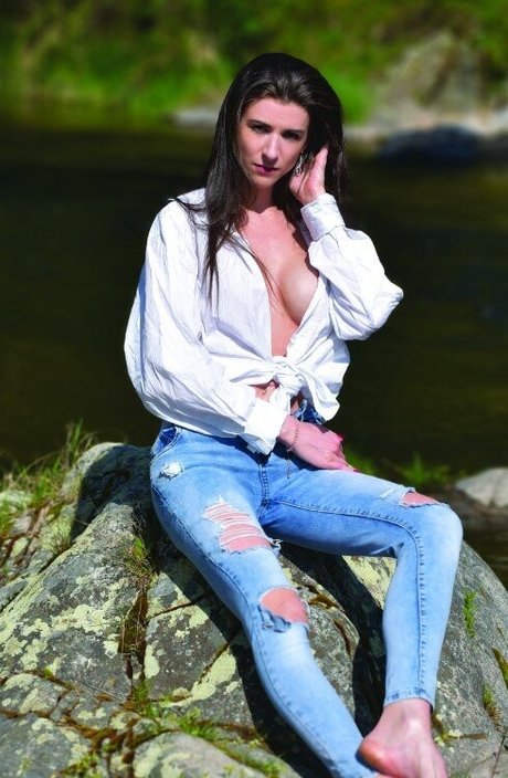 elodypix naked model pictures