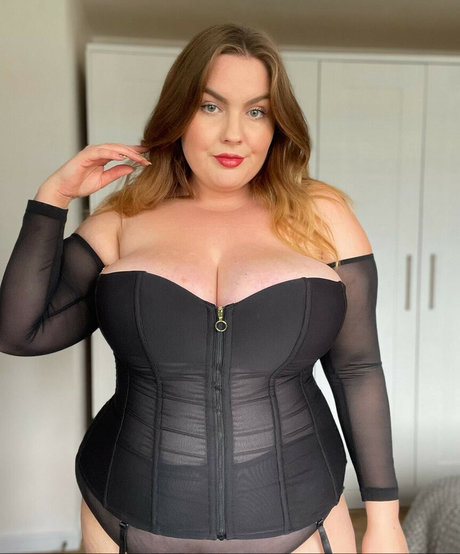 Lauren Dungey naked actress pics