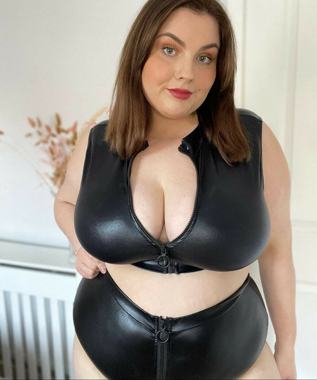 Lauren Dungey pornstar erotic pics