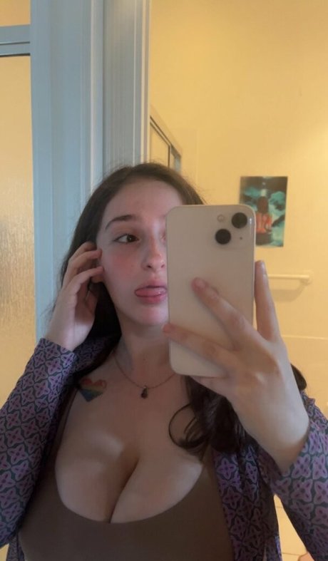 BustyMor N top star pic