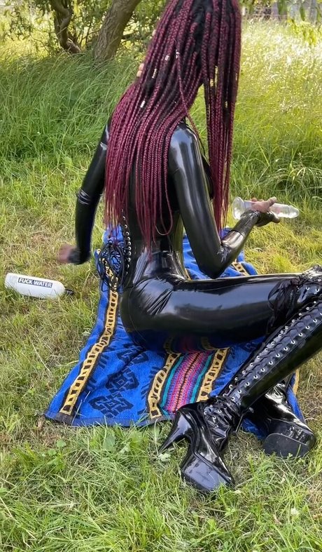 Sexmeat pretty model pic