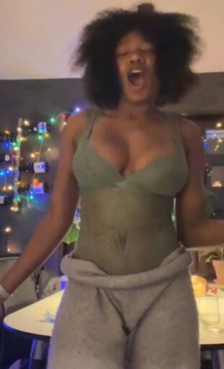 a desuwa__ nude star photos