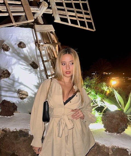 aricedress best model photo