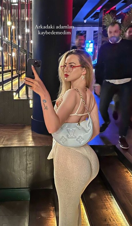 oznrgvn star naked image