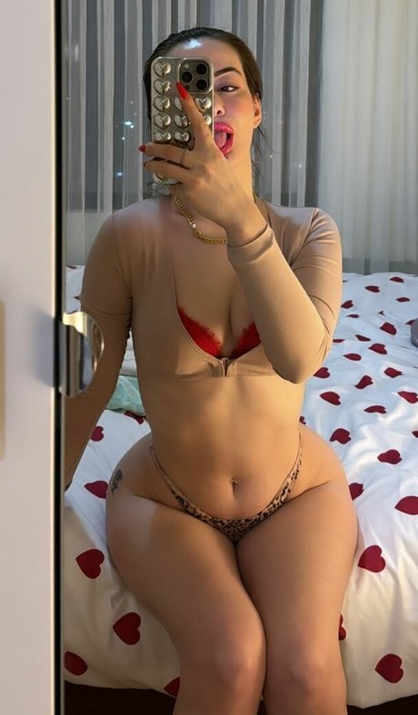 oznrgvn pornstar naked photo