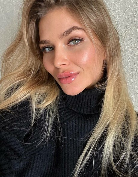 Julia Wind star beautiful galleries